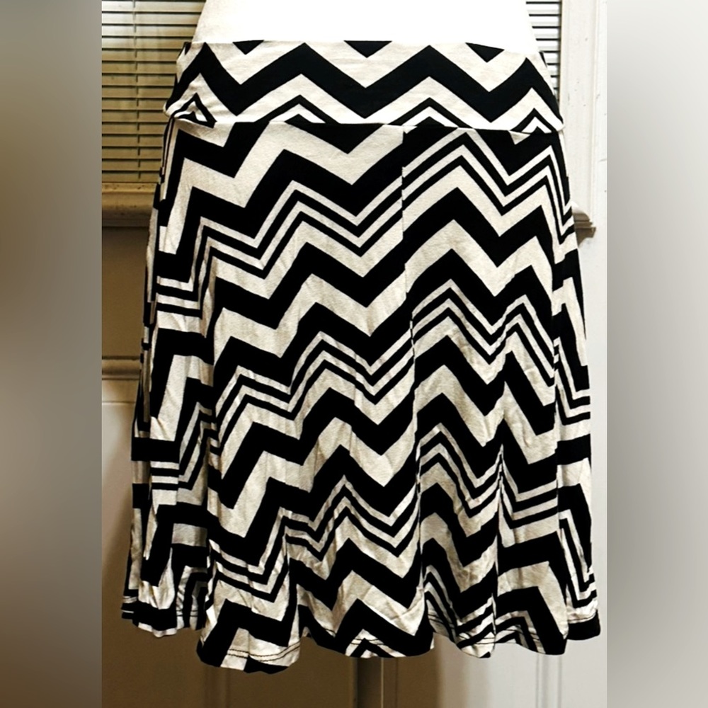 #1137 Charlotte Russe Black‎ & White Short Skirt XL